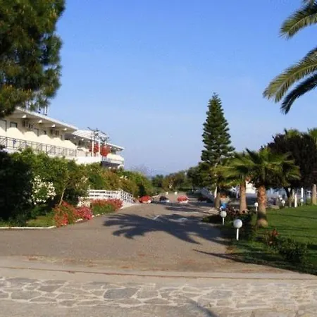 Hotel Lintzi Arkoudi