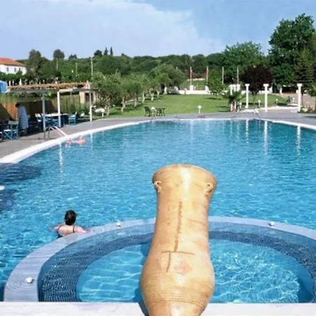 Lintzi Hotel 2*