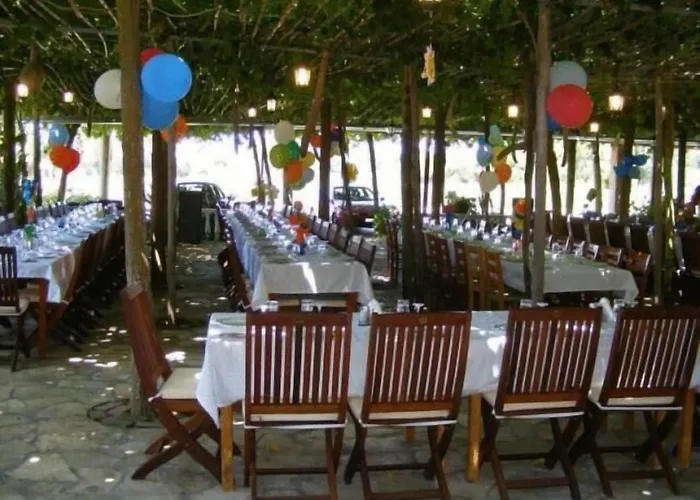 Hotel Lintzi Arkoudi