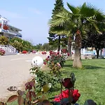 Lintzi 2* Arkoudi