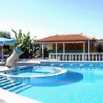 Lintzi Hotel 2*