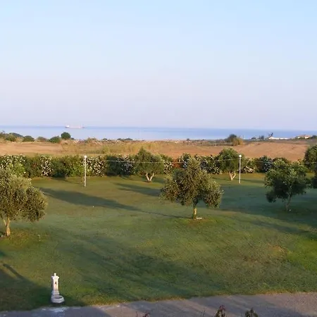 Hotel Lintzi Arkoudi