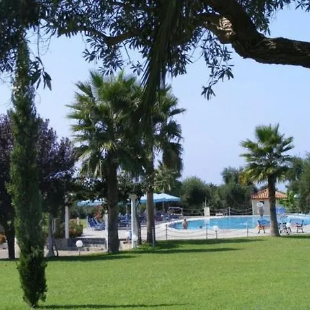 Lintzi Hotel Arkoudi