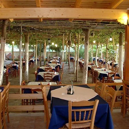 Hotel Lintzi Arkoudi