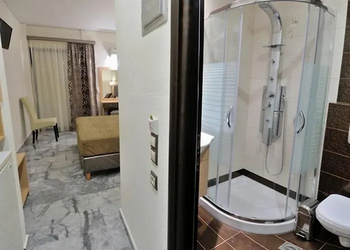 Lintzi Hotel 2*