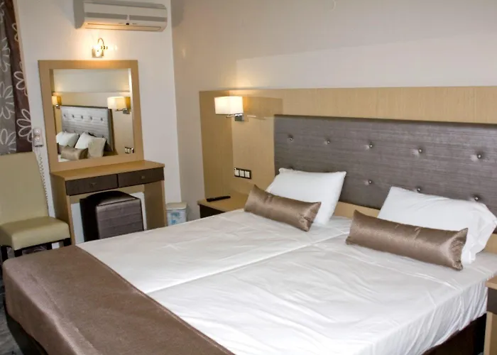 Lintzi Hotell Arkoudi